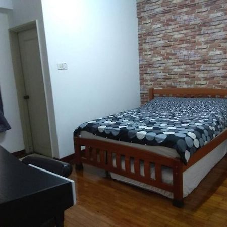 3Rooms 10Pax Mc 5 Star Hotel Sofa&Bed Mrt Mcd Axiata Seri Kembangan Zewnętrze zdjęcie