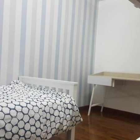 3Rooms 10Pax Mc 5 Star Hotel Sofa&Bed Mrt Mcd Axiata Seri Kembangan Zewnętrze zdjęcie
