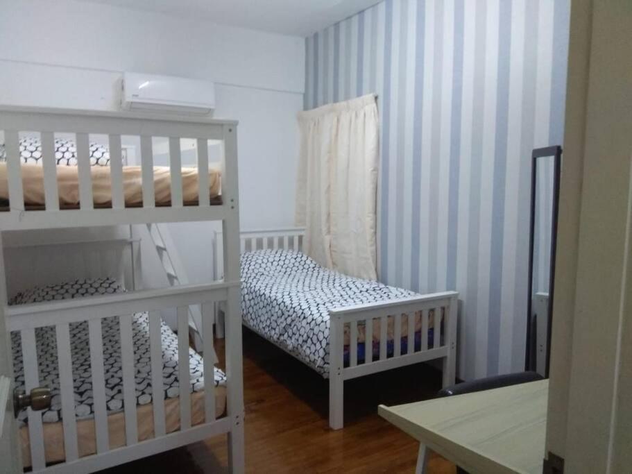 3Rooms 10Pax Mc 5 Star Hotel Sofa&Bed Mrt Mcd Axiata Seri Kembangan Zewnętrze zdjęcie