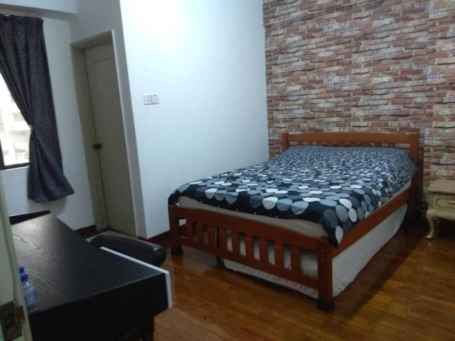 3Rooms 10Pax Mc 5 Star Hotel Sofa&Bed Mrt Mcd Axiata Seri Kembangan Zewnętrze zdjęcie