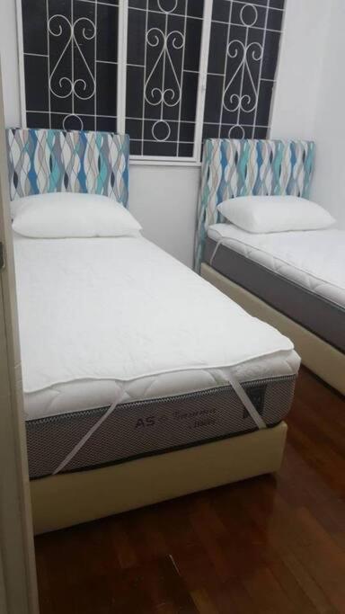 3Rooms 10Pax Mc 5 Star Hotel Sofa&Bed Mrt Mcd Axiata Seri Kembangan Zewnętrze zdjęcie