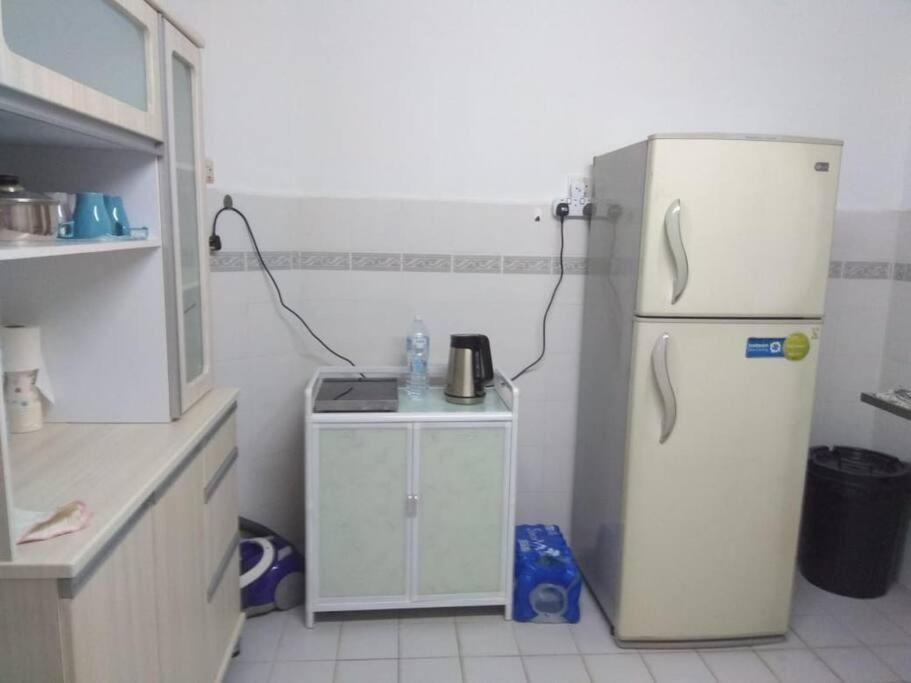 3Rooms 10Pax Mc 5 Star Hotel Sofa&Bed Mrt Mcd Axiata Seri Kembangan Zewnętrze zdjęcie