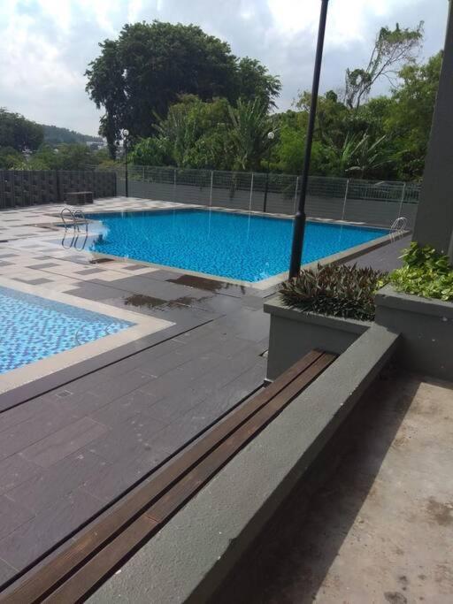 3Rooms 10Pax Mc 5 Star Hotel Sofa&Bed Mrt Mcd Axiata Seri Kembangan Zewnętrze zdjęcie